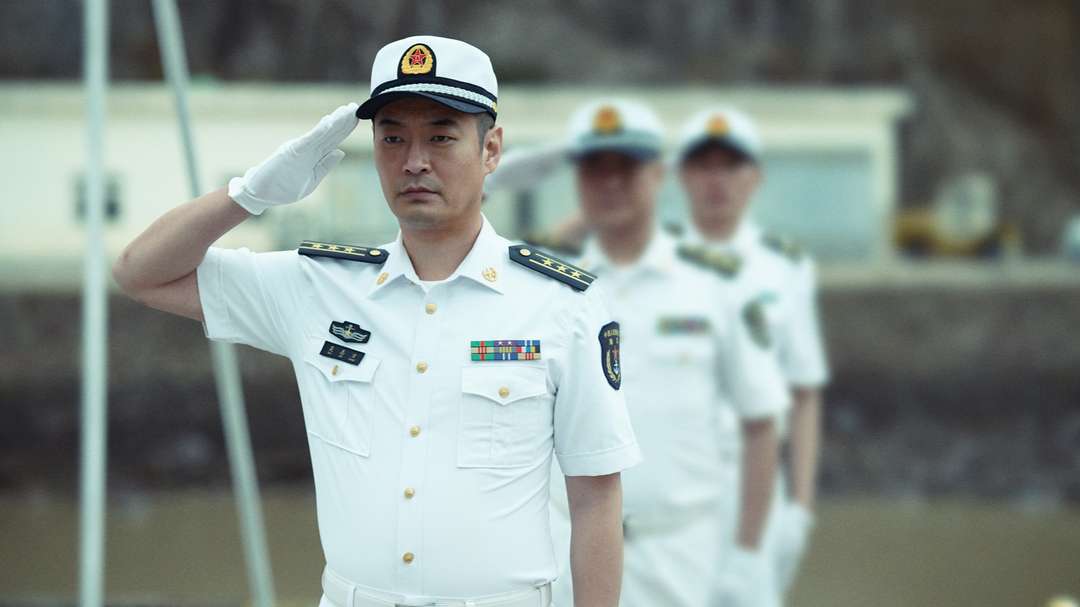 《和平之舟》第十九集看点：病人争先恐后地来问诊，信信被病患撞倒在地